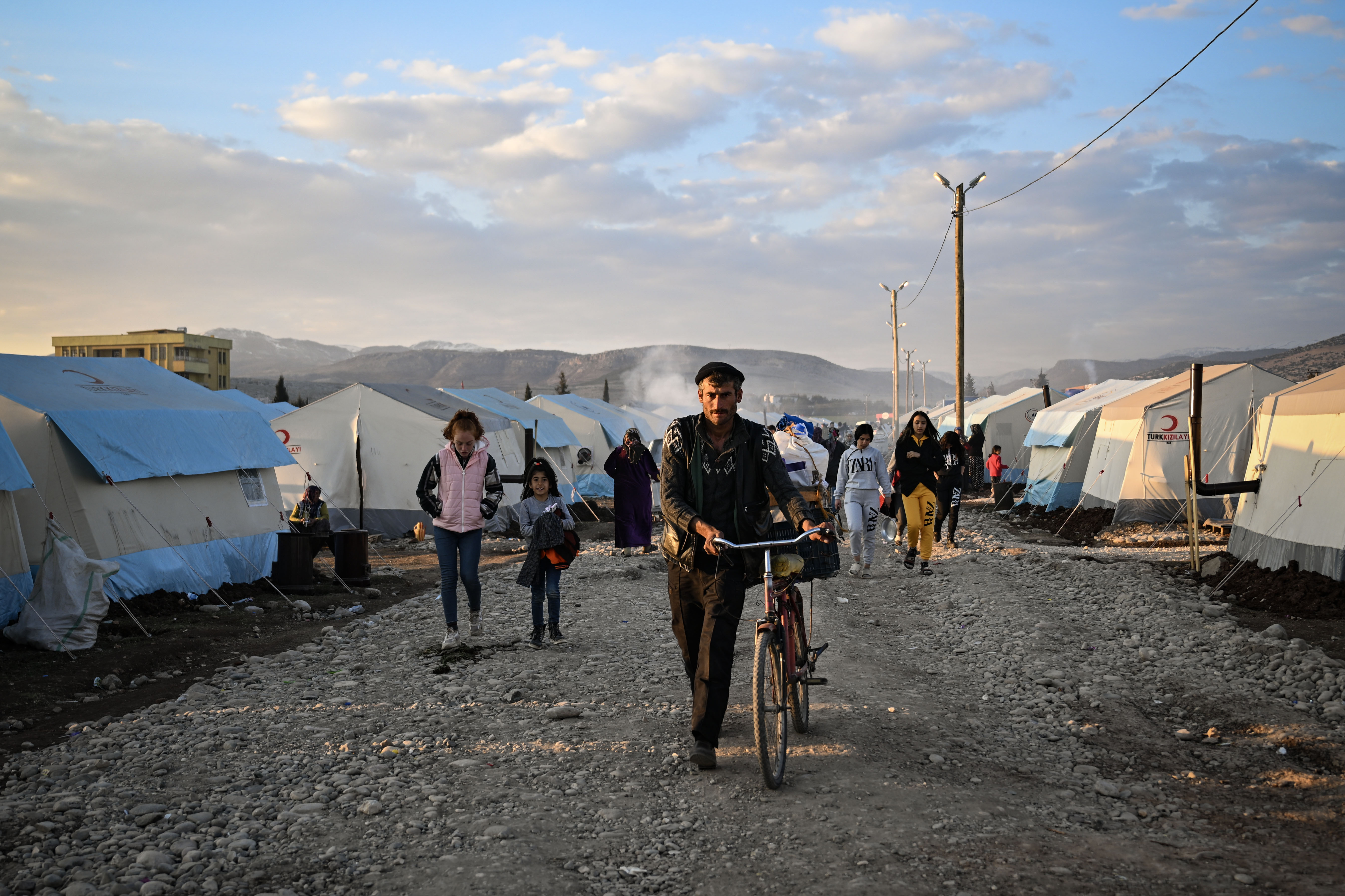 Minik bir tebessüm, huzurlu bir bakış… Adıyaman'da acılar yavaş yavaş diniyor 8