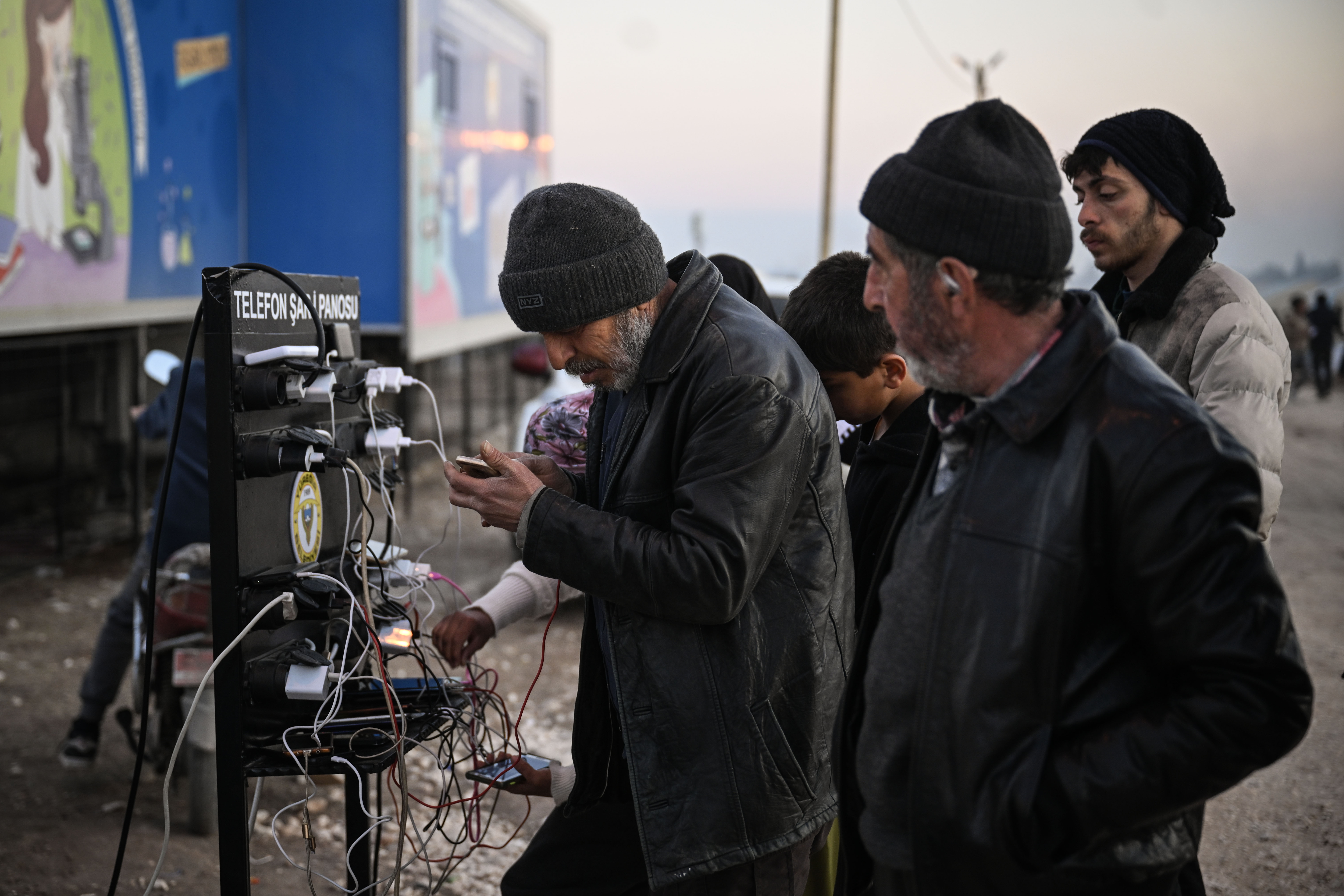 Minik bir tebessüm, huzurlu bir bakış… Adıyaman'da acılar yavaş yavaş diniyor 15