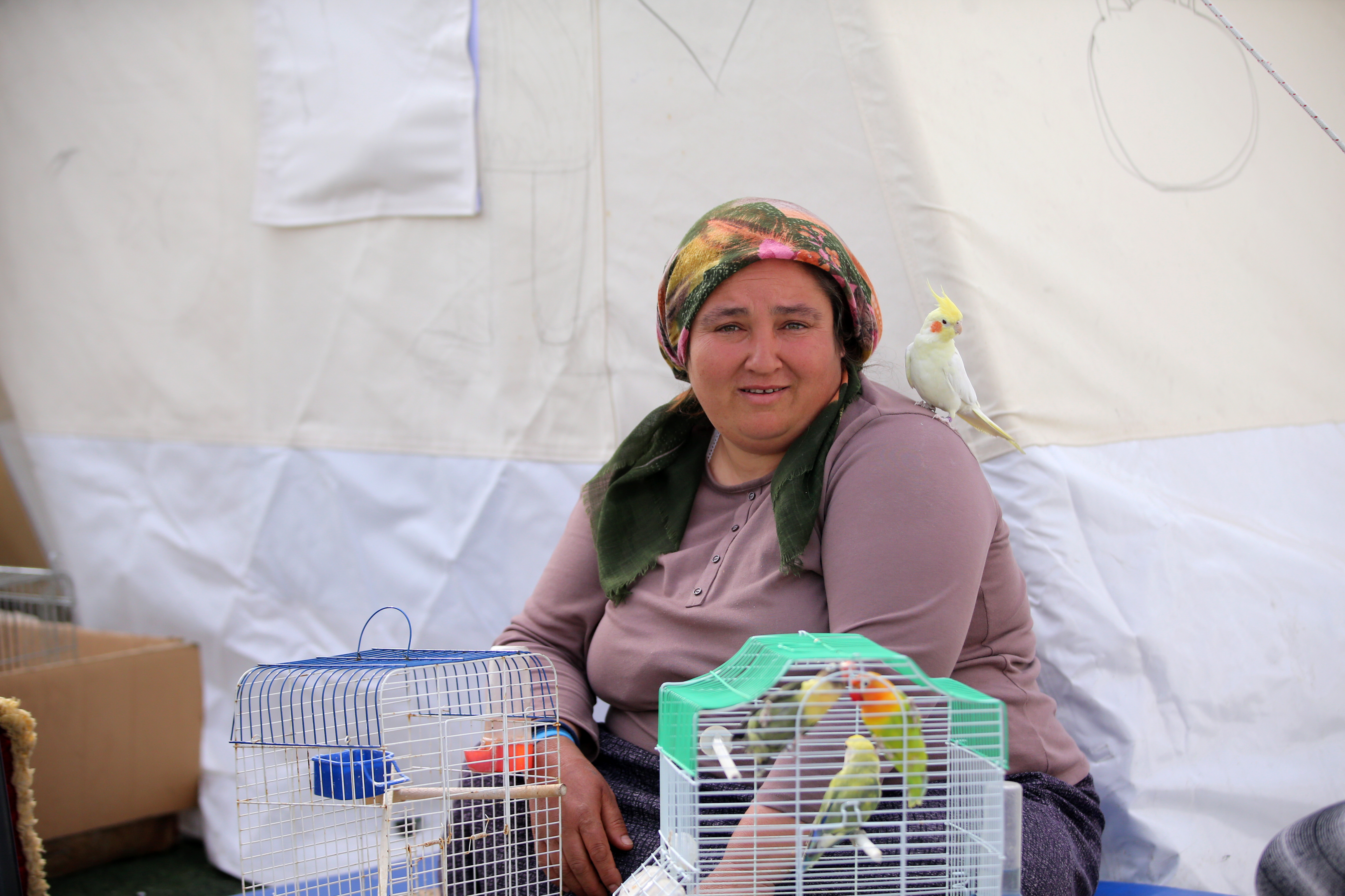 Depremden onların sayesinde kurtuldular, şimdi çadır kentte beraber yaşıyorlar 4