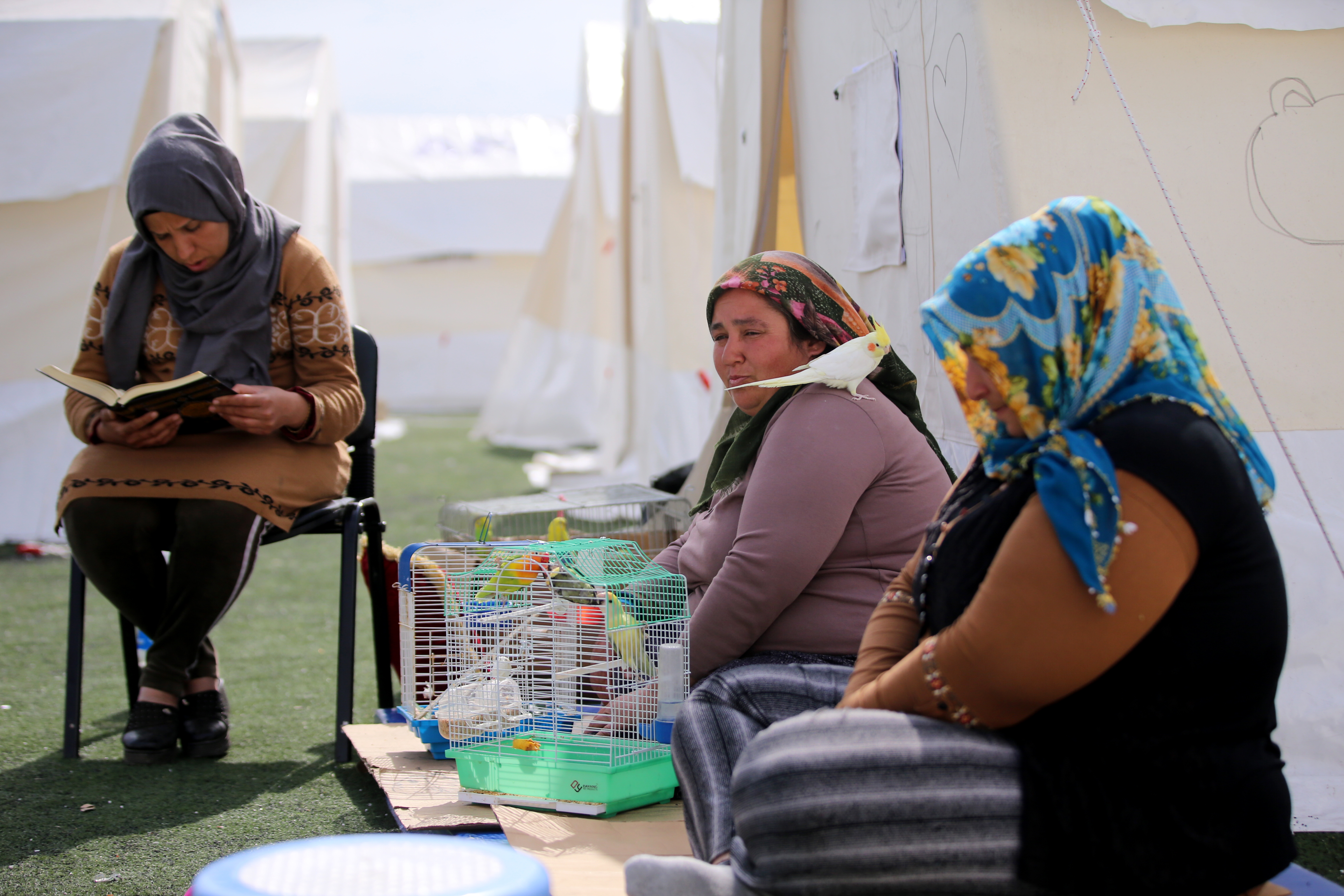 Depremden onların sayesinde kurtuldular, şimdi çadır kentte beraber yaşıyorlar 9