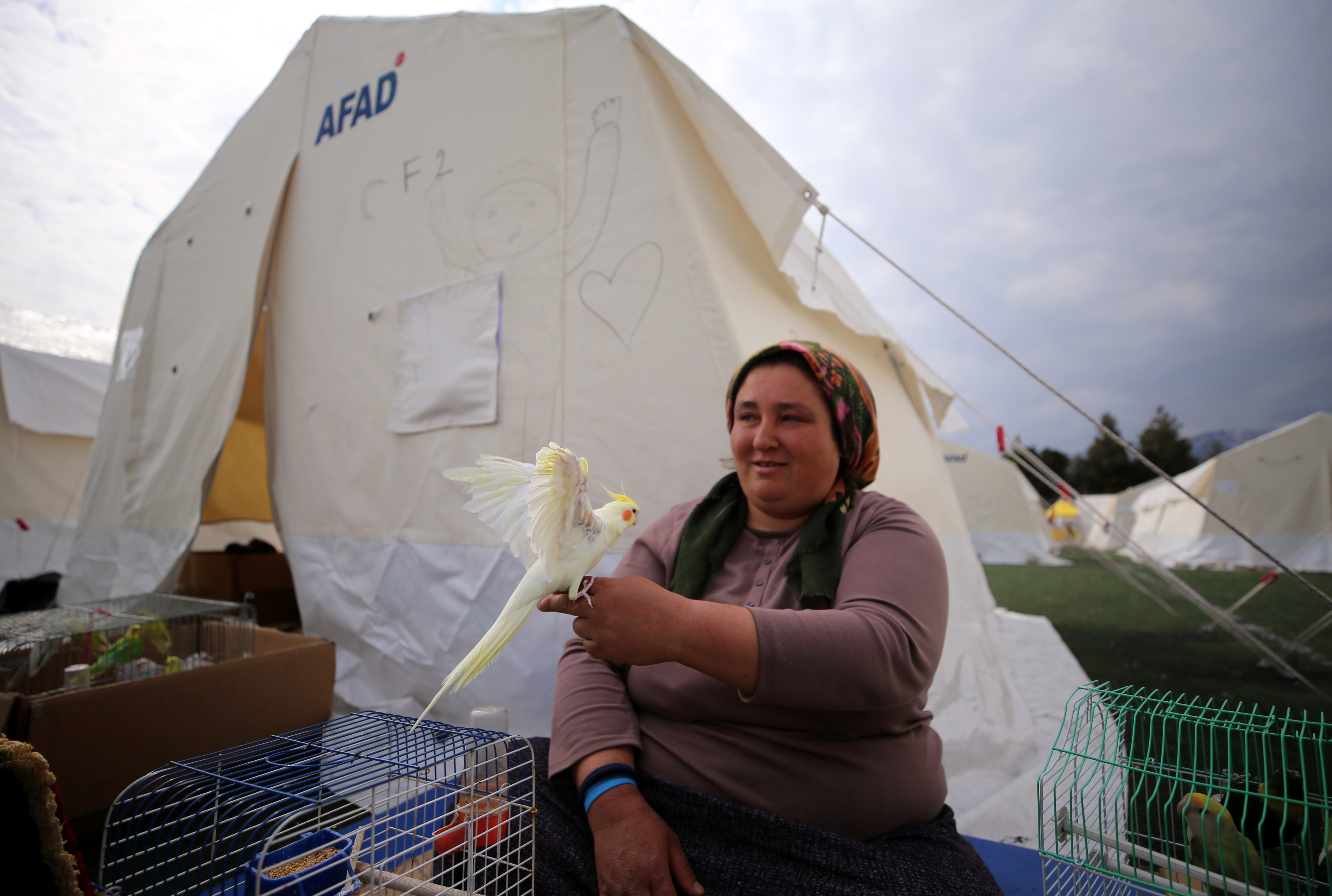 Depremden onların sayesinde kurtuldular, şimdi çadır kentte beraber yaşıyorlar 10