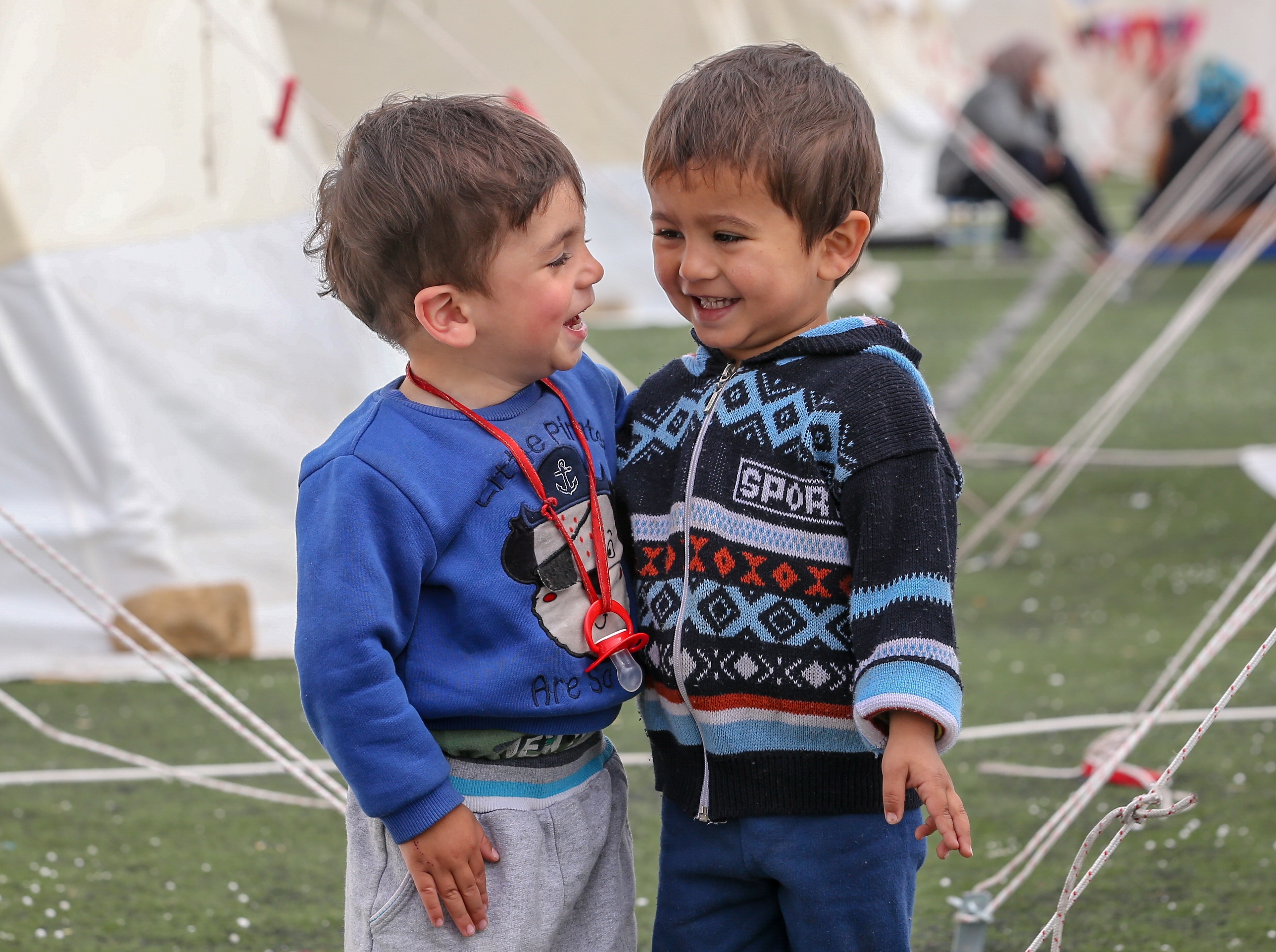Her şeye rağmen yüzleri gülüyor… Çadır kentte çocuk olmak 2