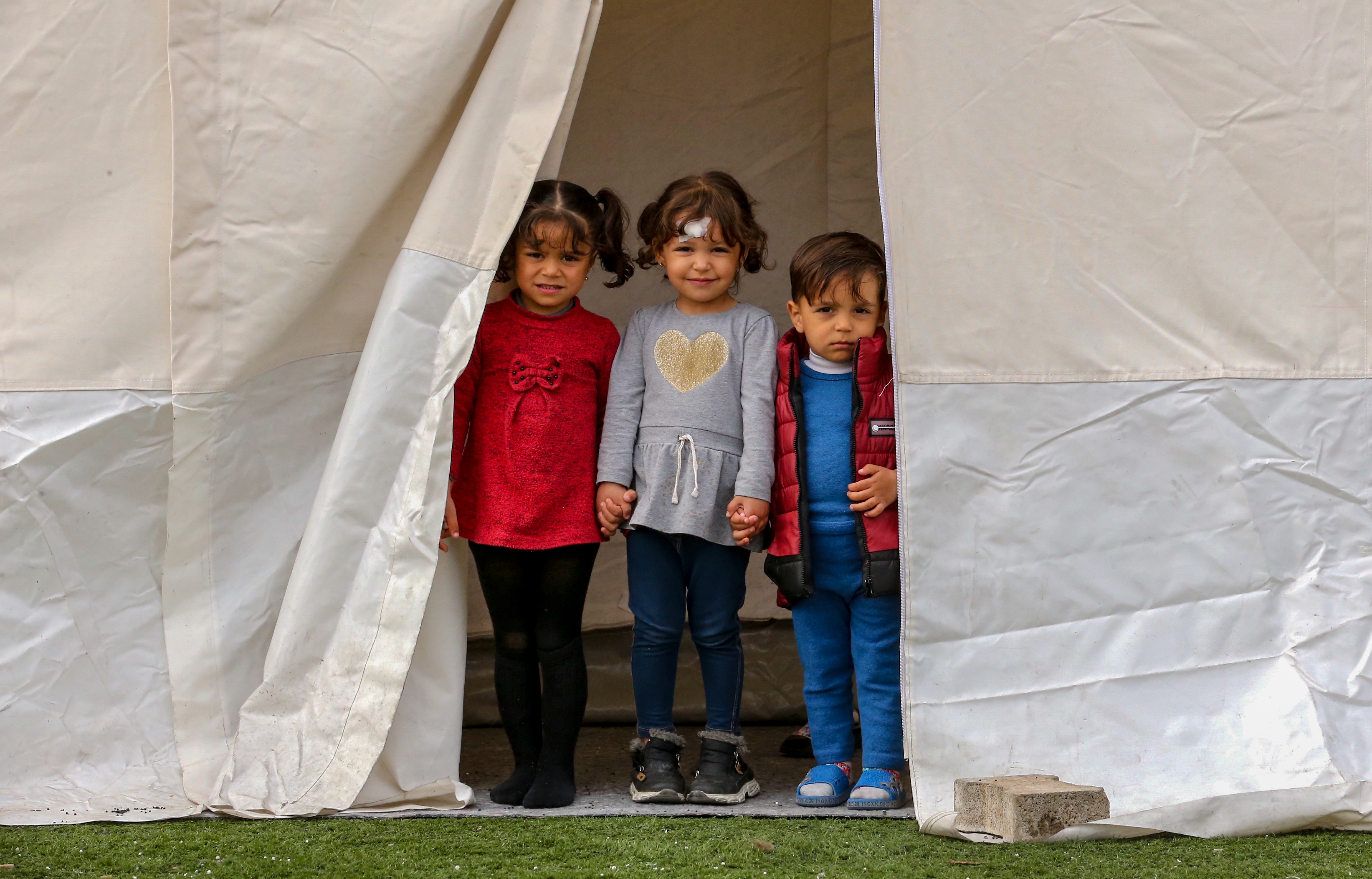 Her şeye rağmen yüzleri gülüyor… Çadır kentte çocuk olmak 8