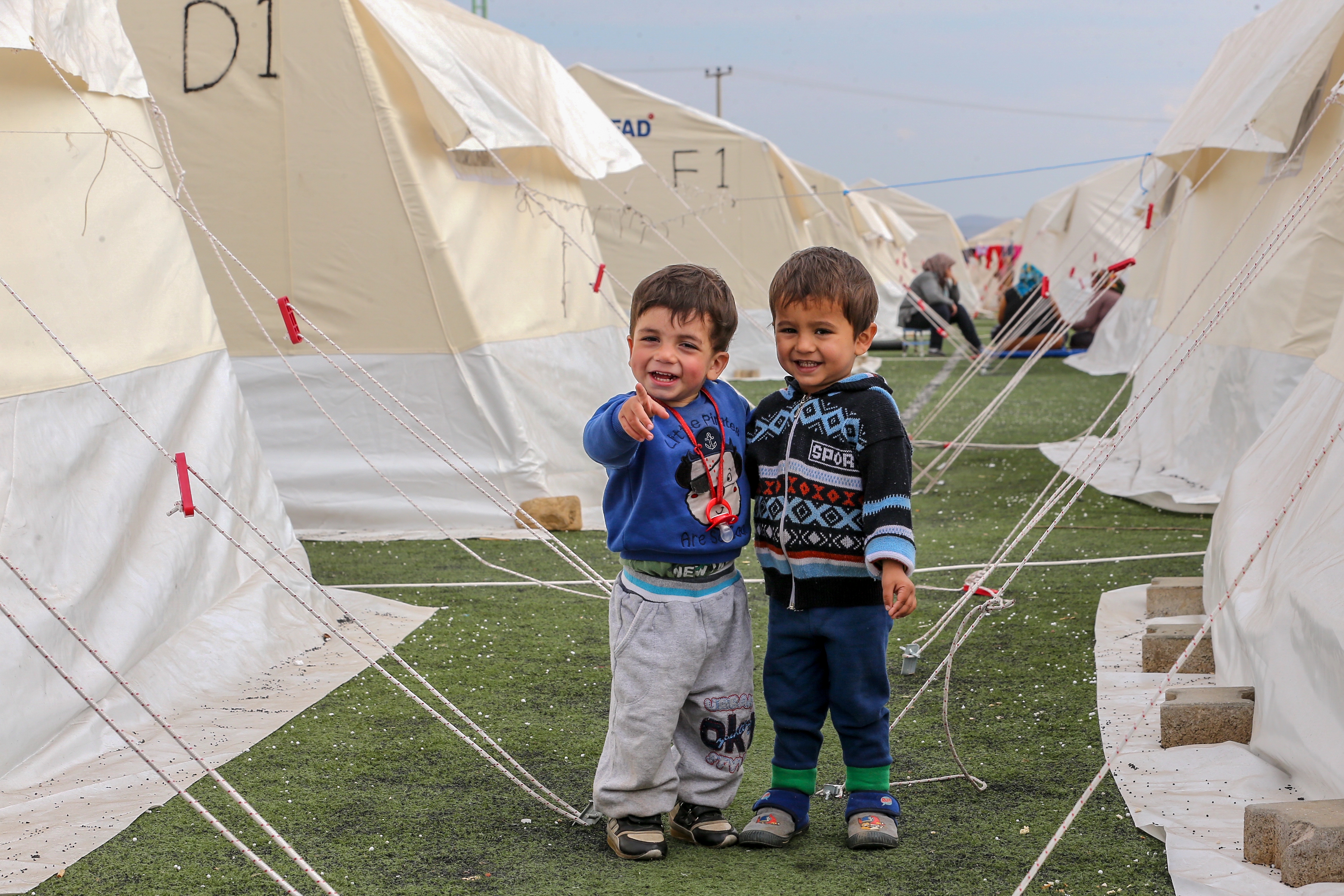 Her şeye rağmen yüzleri gülüyor… Çadır kentte çocuk olmak 9