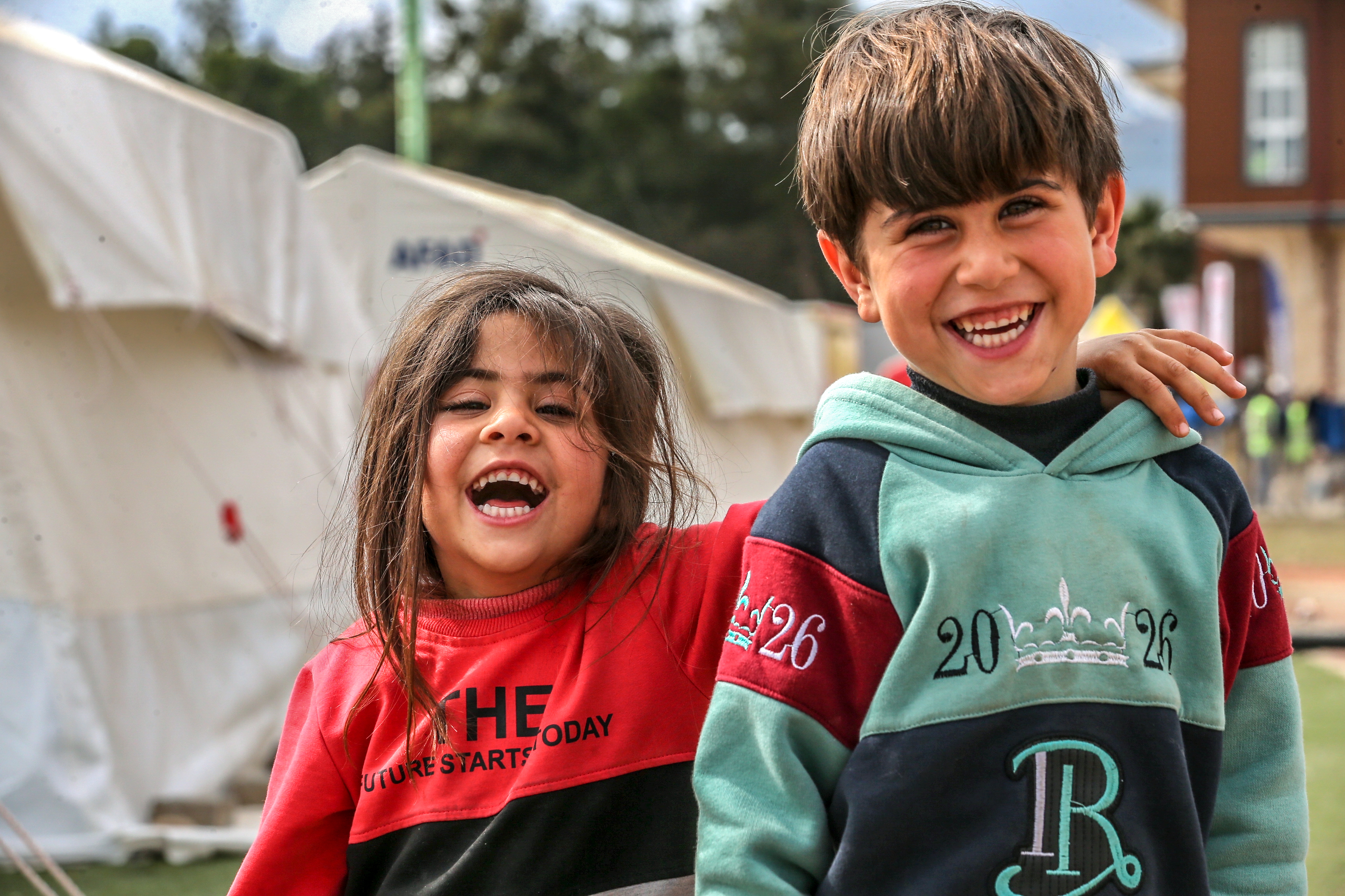 Her şeye rağmen yüzleri gülüyor… Çadır kentte çocuk olmak 1