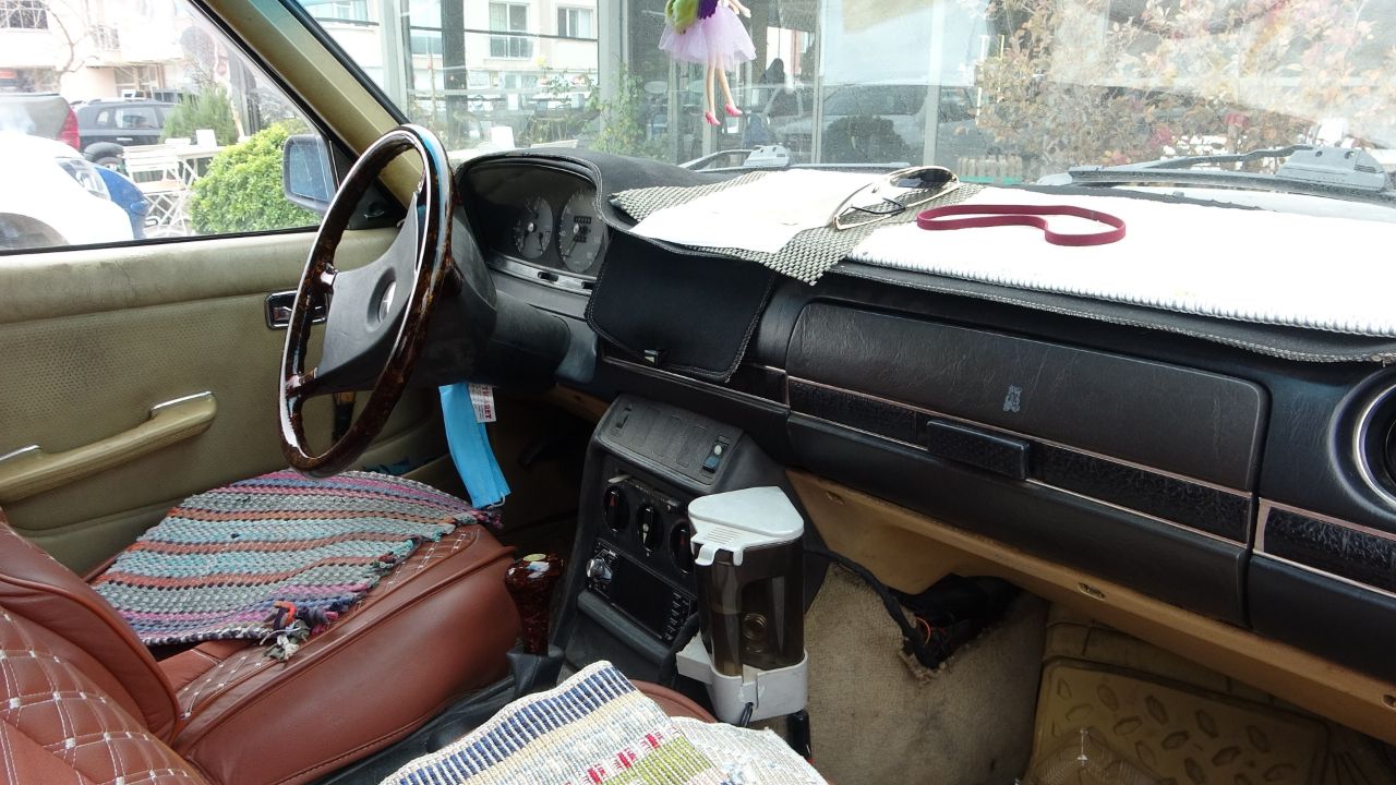 38 yıldır aynı arabayı kullanıyor! 42 yıllık arabaya verilen rakam dudak uçuklattı 2