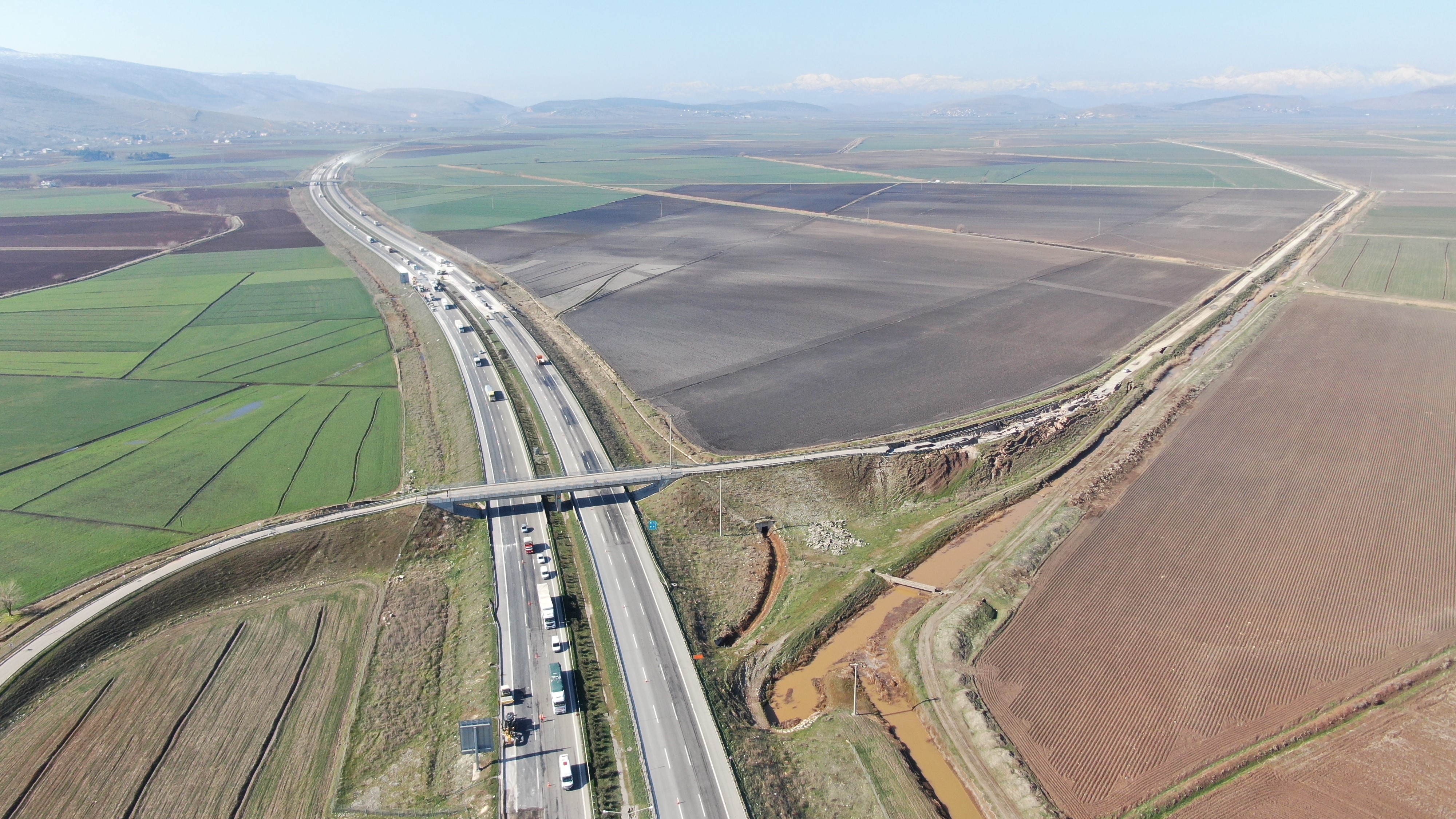 Depremin merkezinden korkunç görüntü: Yol paramparça oldu 1