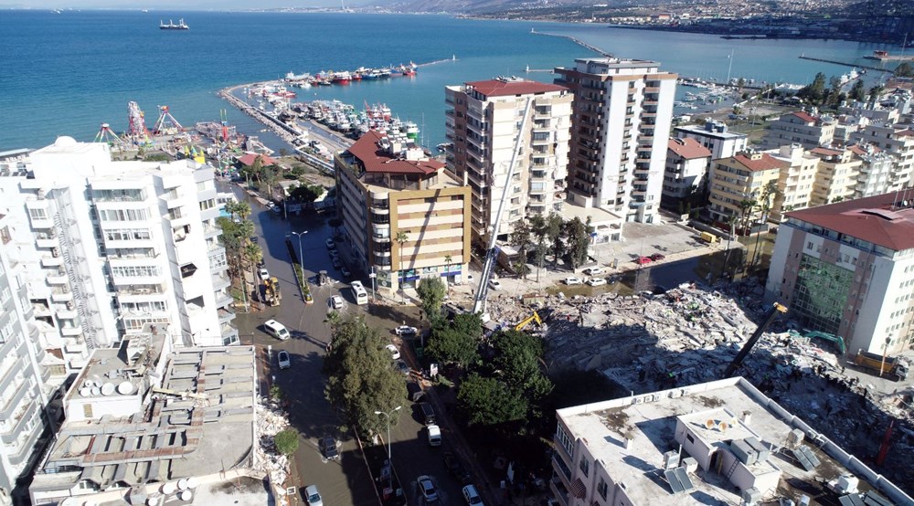 Deniz seviyesinin yükseldiği İskenderun'da binalar boşaltıldı 7