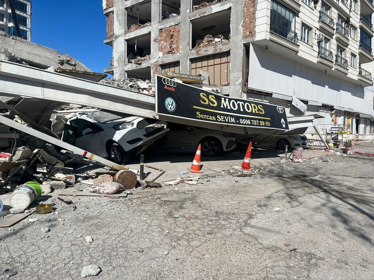 Depremden önce milyonerdi; Şimdi hurdalıklarda borcunu ödemek için bekliyor 6