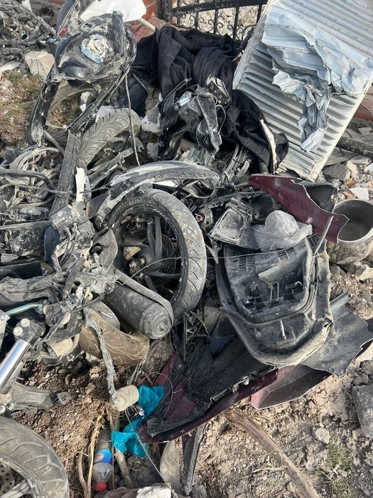 Depremden önce milyonerdi; Şimdi hurdalıklarda borcunu ödemek için bekliyor 7