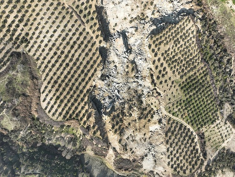 Depremde oluşan devasa yarık uzaydan görüntülendi: Hatay'da depremin boyutunu gözler önüne seren tablo... 6