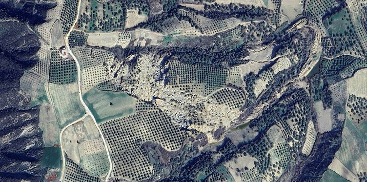 Depremde oluşan devasa yarık uzaydan görüntülendi: Hatay'da depremin boyutunu gözler önüne seren tablo... 3