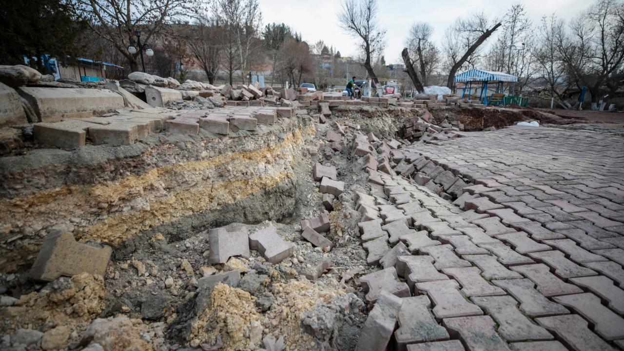 Tabiat Parkı parça parça bölündü 11