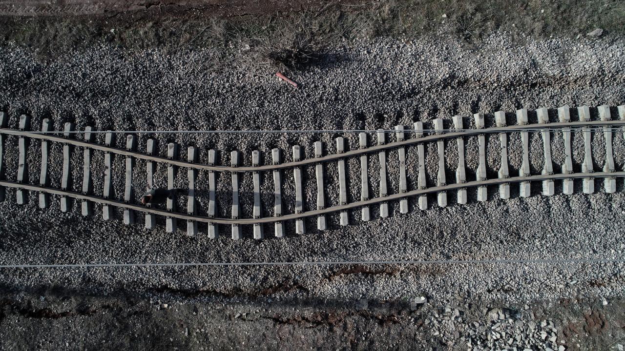 Depremler Adıyaman'daki demir yolunda bükülmeye neden oldu 19