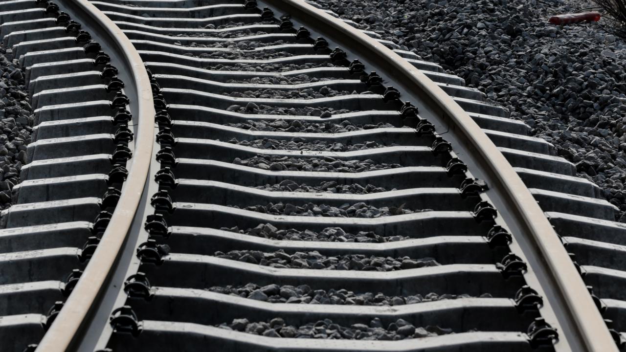 Depremler Adıyaman'daki demir yolunda bükülmeye neden oldu 14