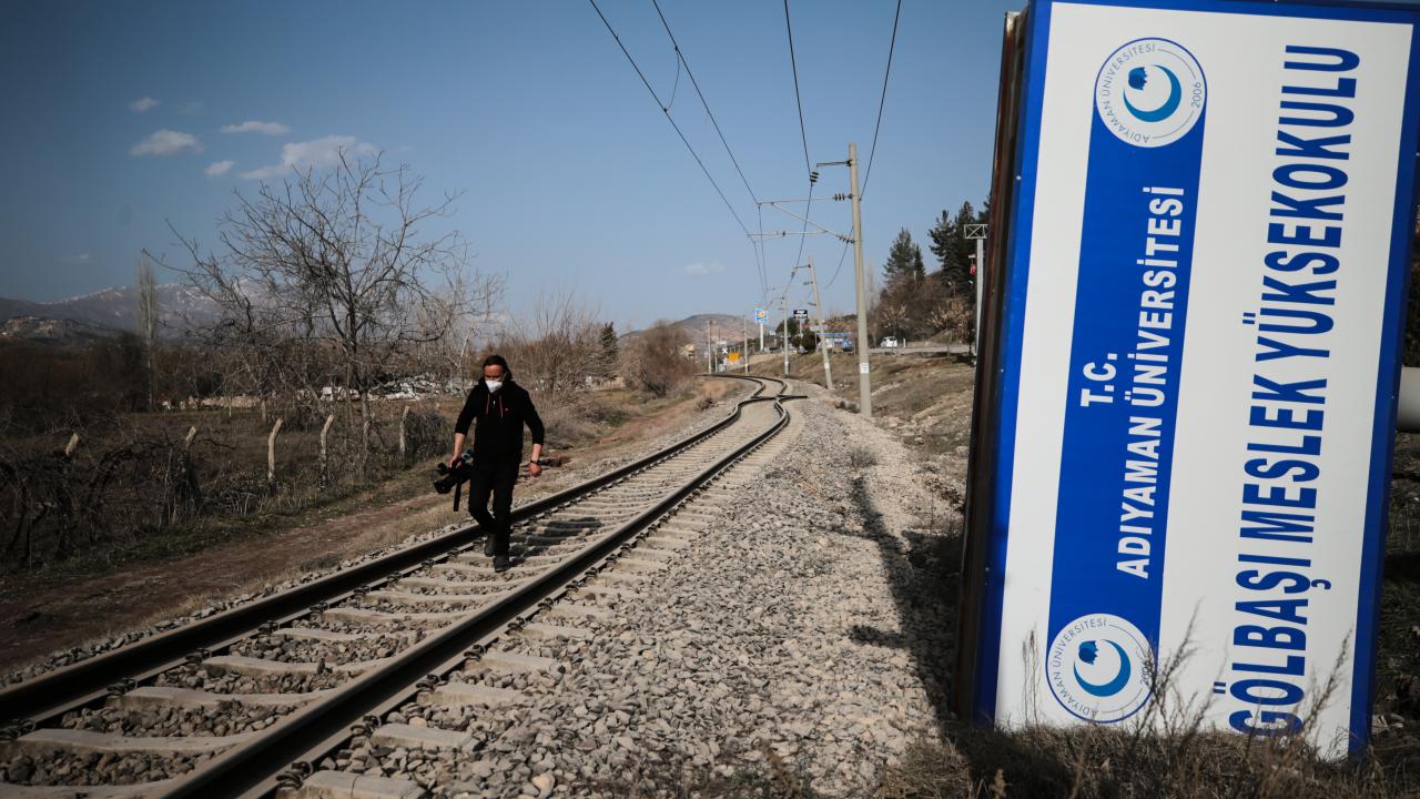 Depremler Adıyaman'daki demir yolunda bükülmeye neden oldu 12