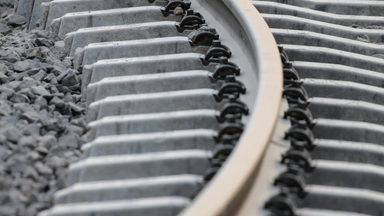 Depremler Adıyaman'daki demir yolunda bükülmeye neden oldu 5