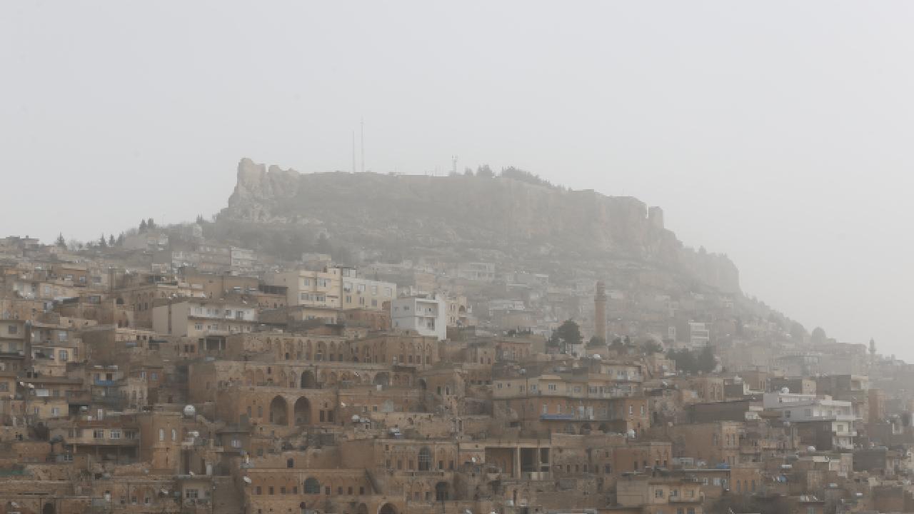 Diyarbakır ve Mardin'de toz taşınımı etkili oldu 1