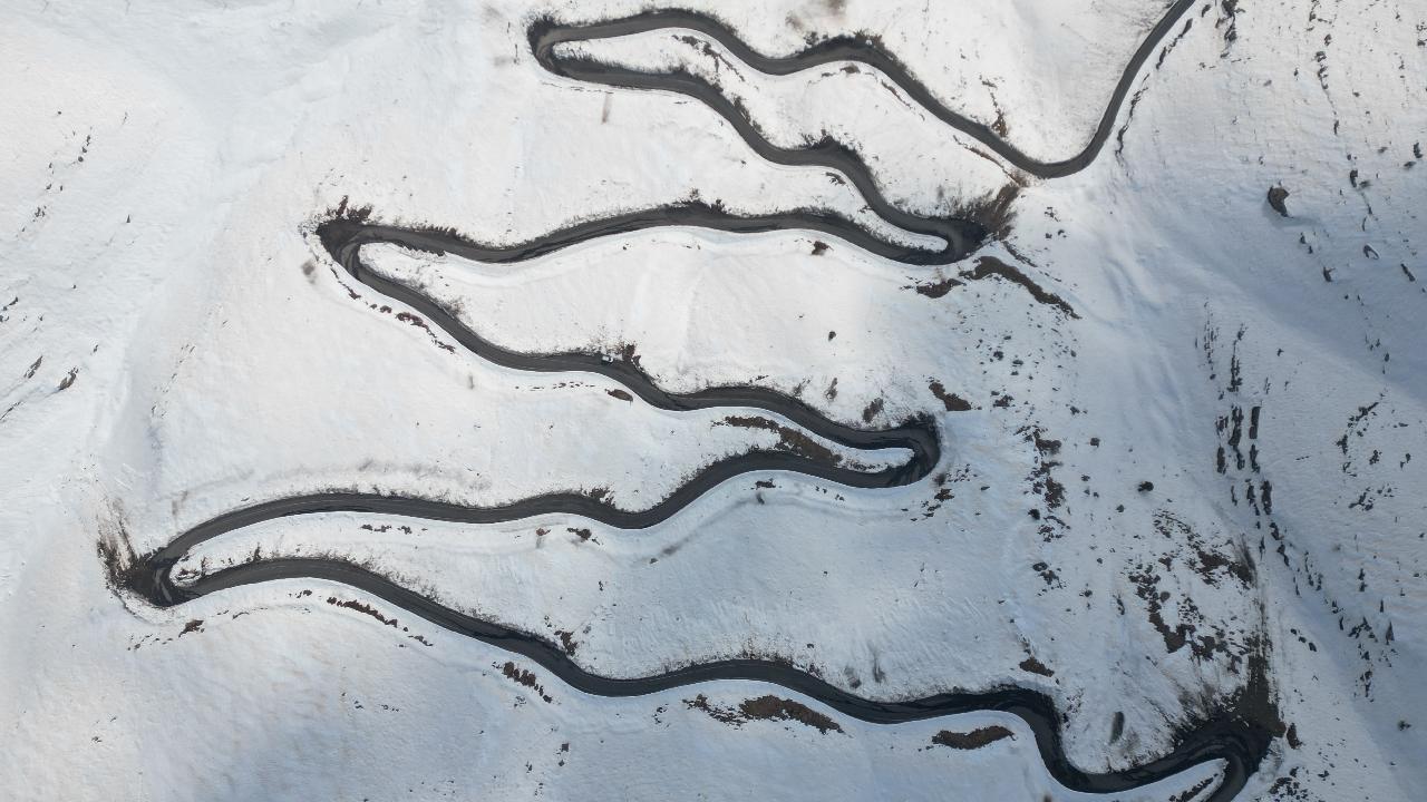 Şırnak'ta 2 bin 230 rakımlı Tanin Geçidi dronla görüntülendi 6