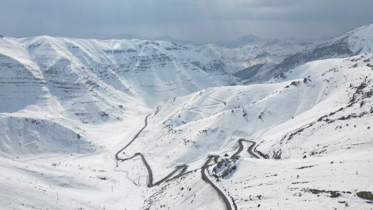 Şırnak'ta 2 bin 230 rakımlı Tanin Geçidi dronla görüntülendi 1