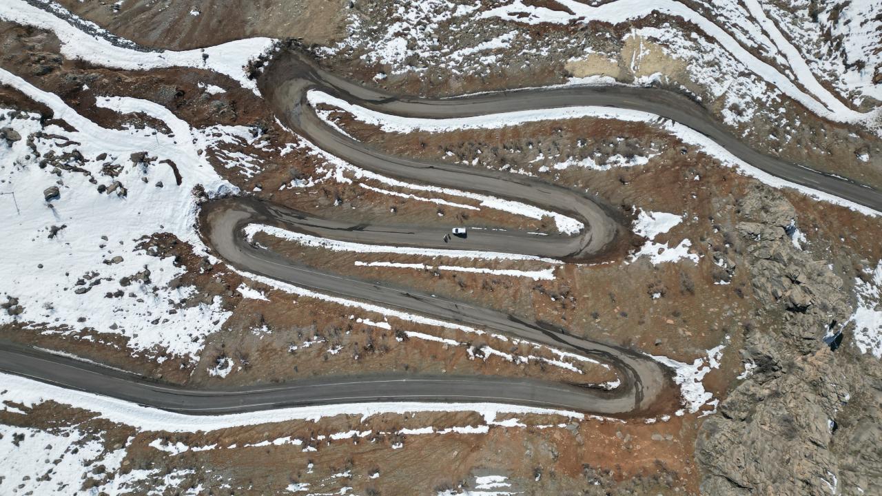 Şırnak'ta 2 bin 230 rakımlı Tanin Geçidi dronla görüntülendi 3