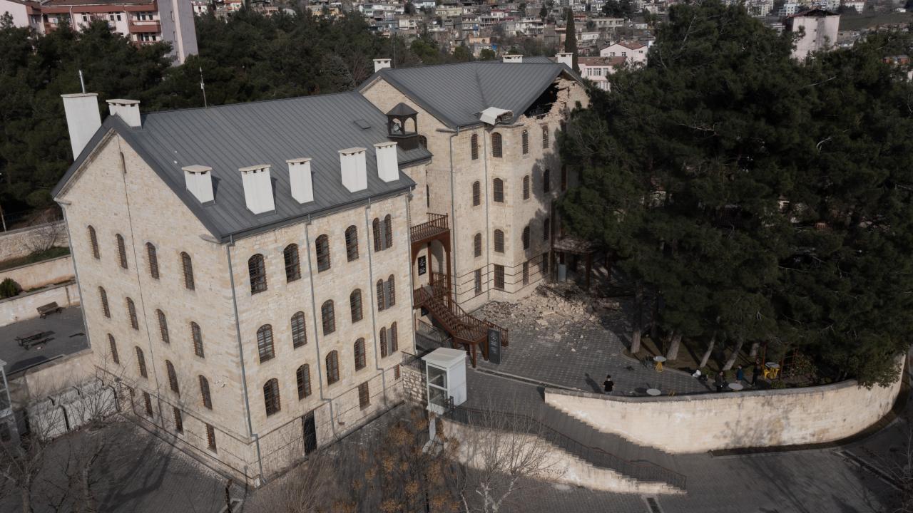 Yedi Güzel Adam Edebiyat Müzesi depremlerde zarar gördü 10