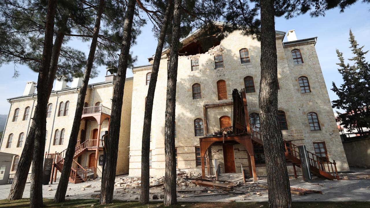 Yedi Güzel Adam Edebiyat Müzesi depremlerde zarar gördü 1