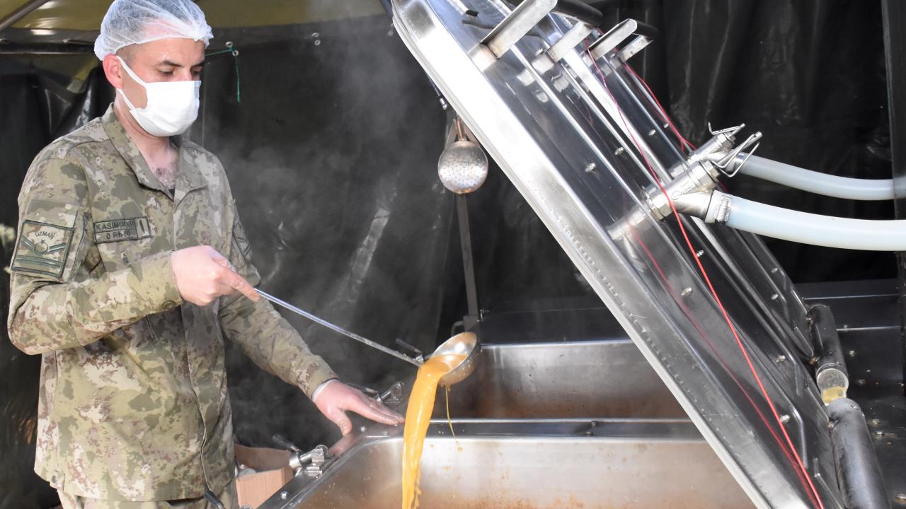 Mehmetçik kırsaldaki depremzedelerin ihtiyaçlarını karşılıyor 7