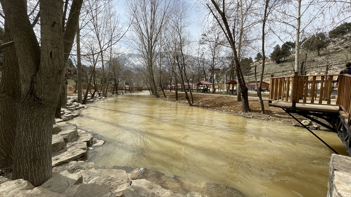 Yeşilgöz Gölü'nün rengi depremlerin ardından değişti 6