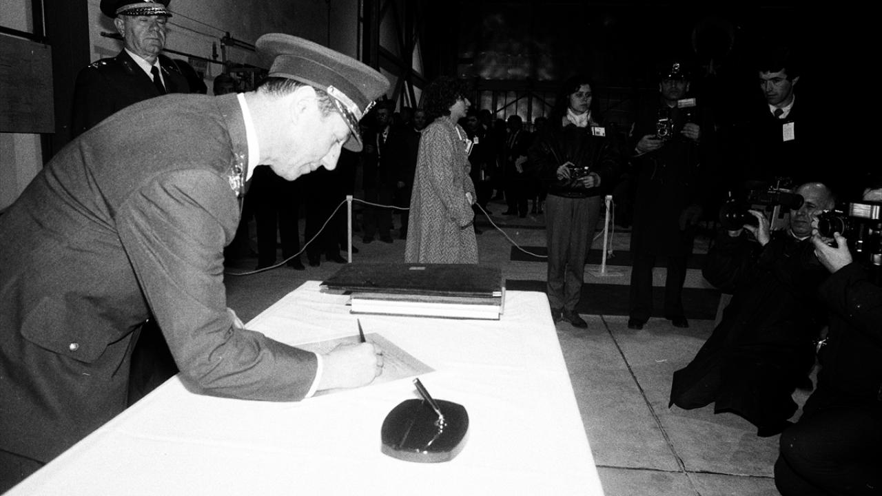 Montajının tamamı Türkiye'de yapılan ilk F-16, 35 yıl önce Türk Hava Kuvvetleri'ne teslim edildi 6