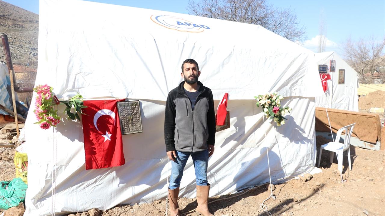 Depremde evlerinin tamamı yıkılan mahallelinin Mehmetçikten isteği Türk bayrağı oldu 7