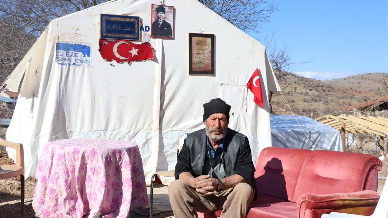 Depremde evlerinin tamamı yıkılan mahallelinin Mehmetçikten isteği Türk bayrağı oldu 11