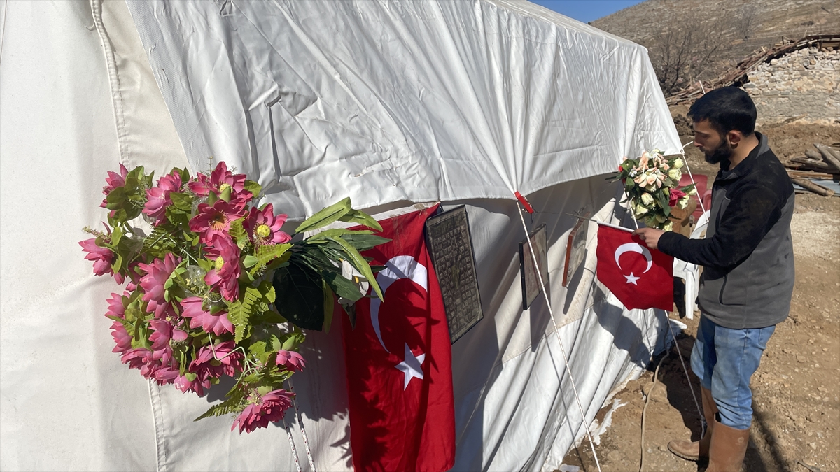 Depremde evlerinin tamamı yıkılan mahallelinin Mehmetçikten isteği Türk bayrağı oldu 3