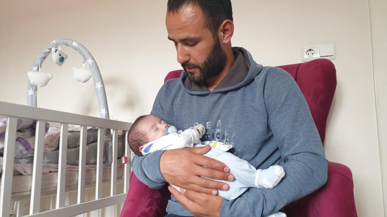 Depremde eşini kaybetti... İki aylık ikizleriyle teselli buluyor 2