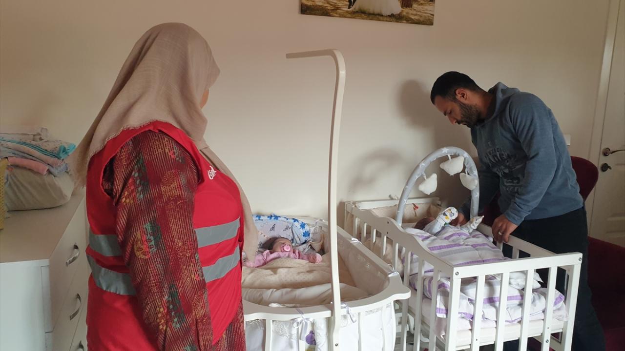 Depremde eşini kaybetti... İki aylık ikizleriyle teselli buluyor 7