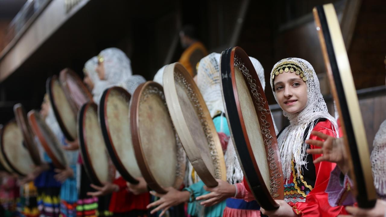 İran'da 1. Uluslararası Nevruz Kadın Oyunları 2