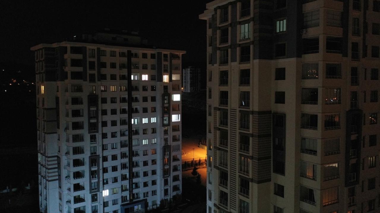 Deprem dolayısıyla hayalet eve döndüler… Açık kalan lambalar hala yanıyor 2