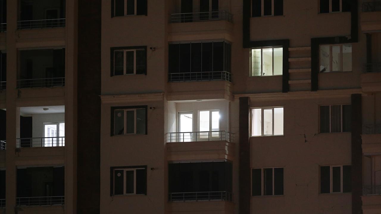 Deprem dolayısıyla hayalet eve döndüler… Açık kalan lambalar hala yanıyor 7