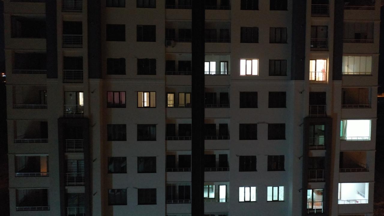 Deprem dolayısıyla hayalet eve döndüler… Açık kalan lambalar hala yanıyor 6