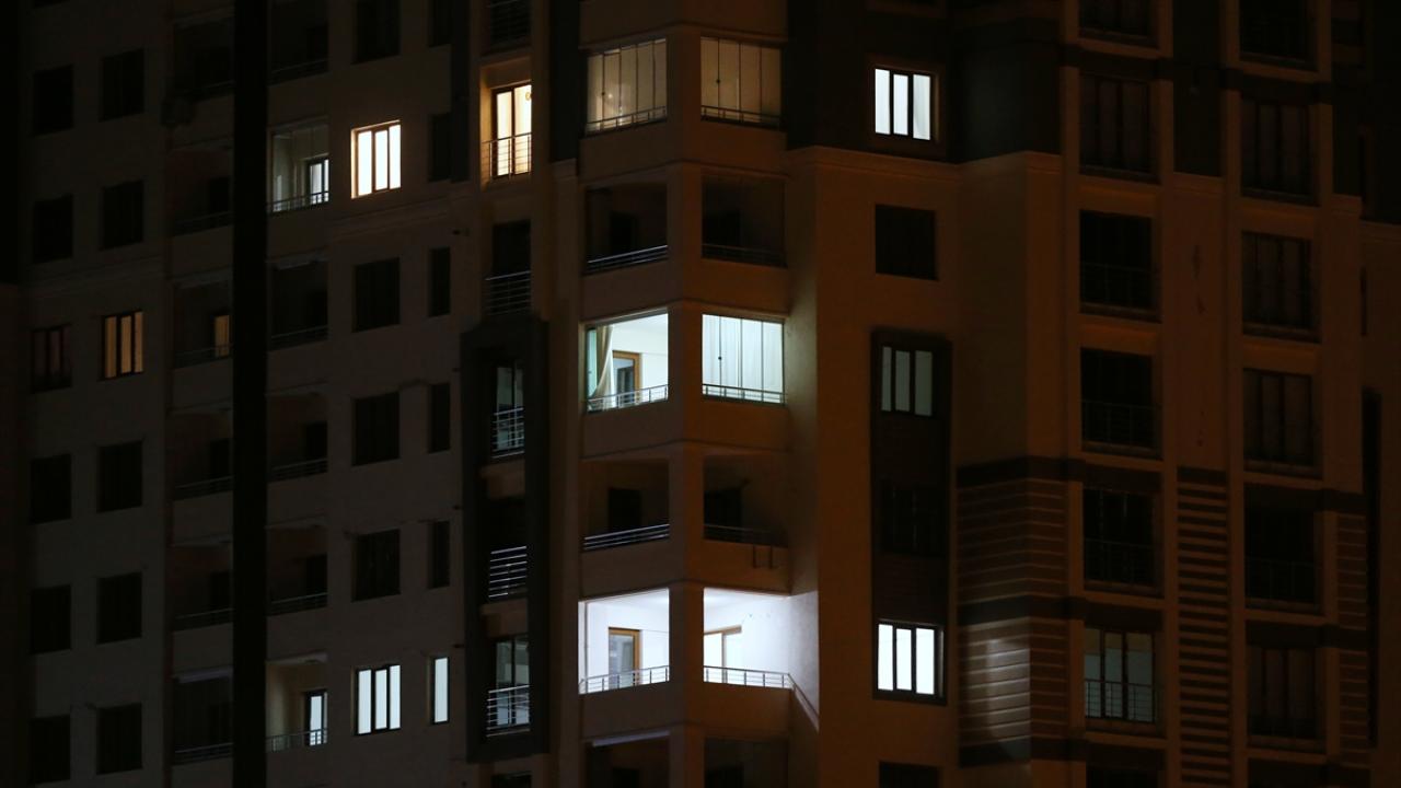 Deprem dolayısıyla hayalet eve döndüler… Açık kalan lambalar hala yanıyor 4