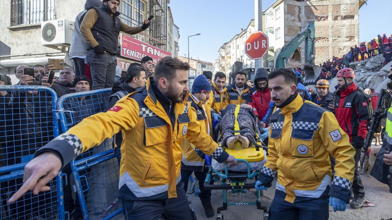 Her zaman ve her şartta vatandaşın kara gün dostu: Sağlık çalışanları 8