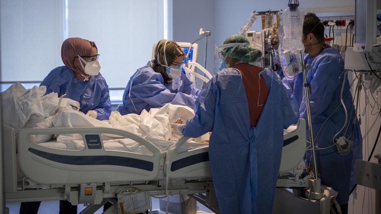 Her zaman ve her şartta vatandaşın kara gün dostu: Sağlık çalışanları 12