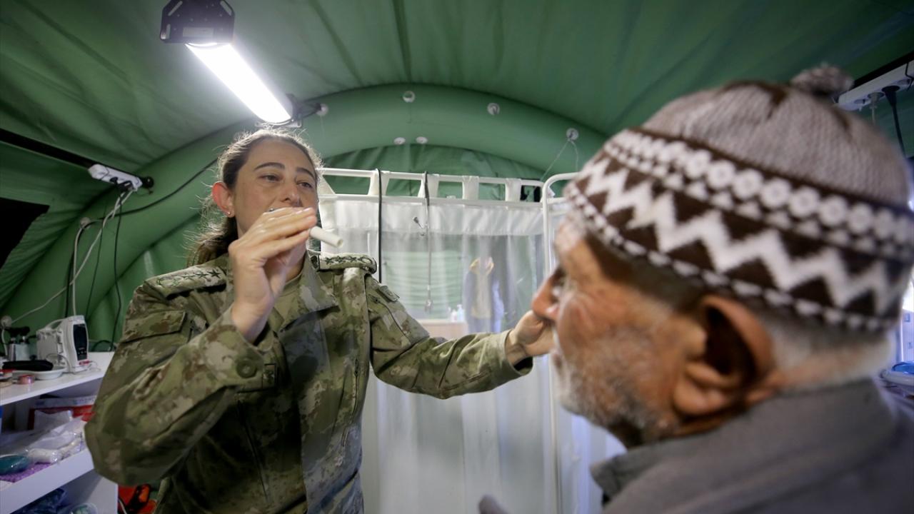 Her zaman ve her şartta vatandaşın kara gün dostu: Sağlık çalışanları 17