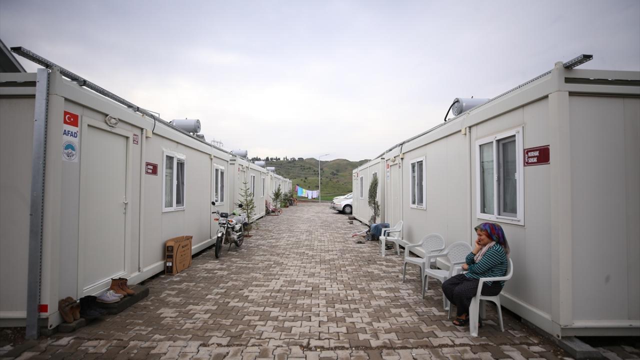 Yıkılan caddelerin isimleri konteyner kentte yaşatılıyor 3