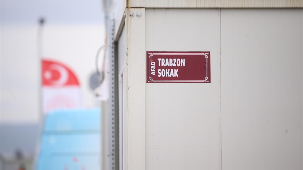 Yıkılan caddelerin isimleri konteyner kentte yaşatılıyor 9