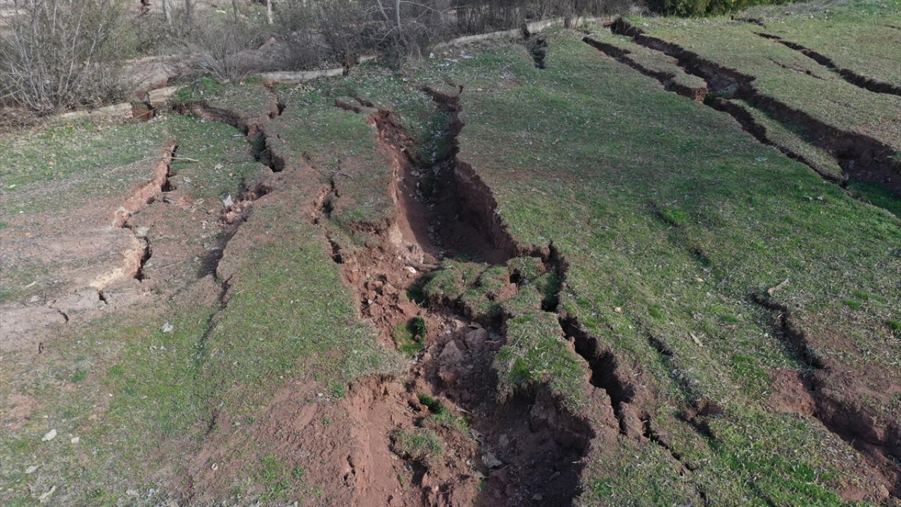 Depremle zemini yaklaşık 1,5 metre çöken tesisler gölün içinde kaldı 6