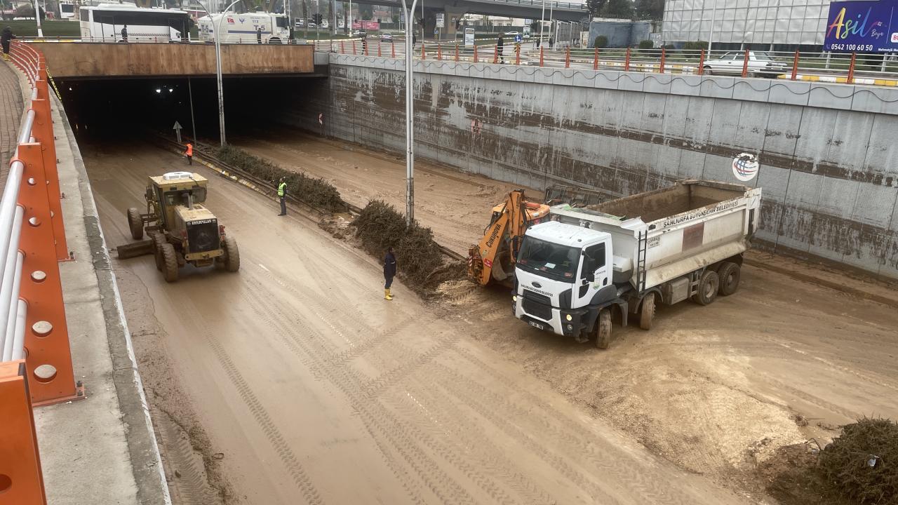 Şanlıurfa'da sel sonrası temizlik çalışmaları devam ediyor 17