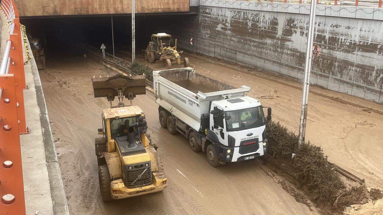 Şanlıurfa'da sel sonrası temizlik çalışmaları devam ediyor 14
