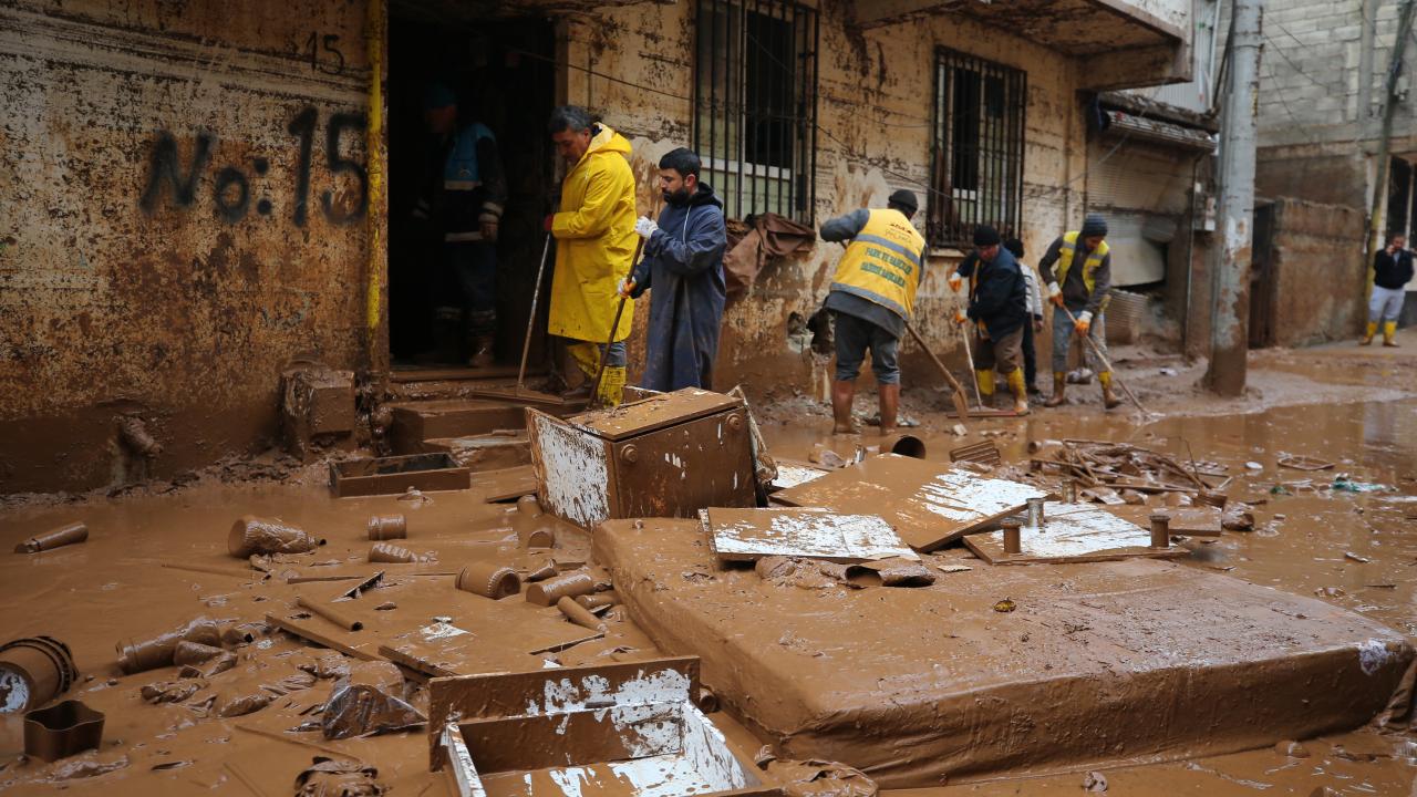 Şanlıurfa'da sel sonrası temizlik çalışmaları devam ediyor 15