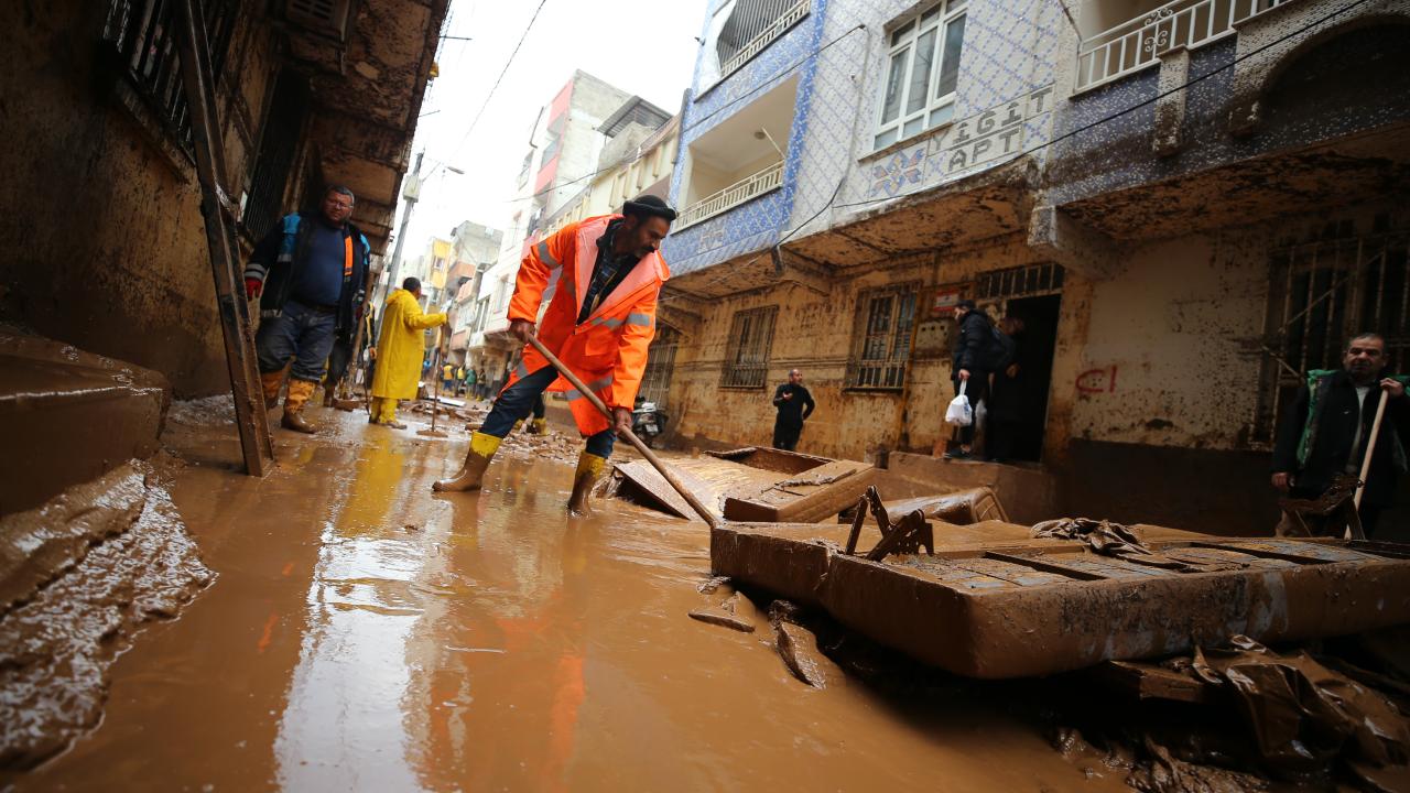 Şanlıurfa'da sel sonrası temizlik çalışmaları devam ediyor 3
